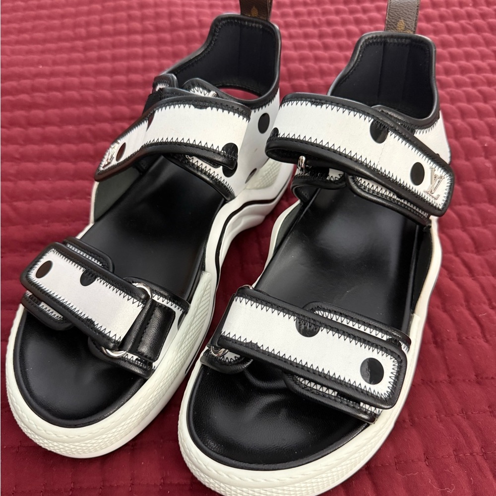 Louis Vuitton Arch-light Authentic Sandal Size  39